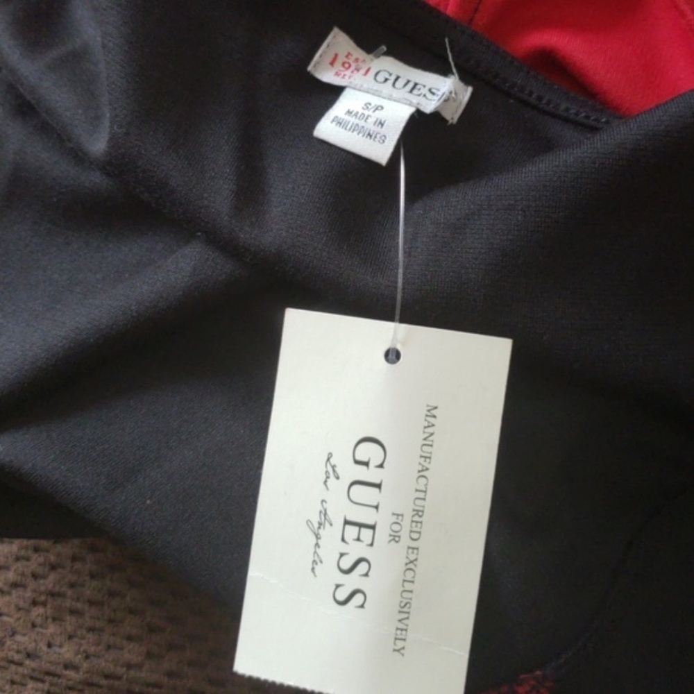 New GUESS RED AND BLACK V NECK DRESS SZ S - Picture 5 of 6